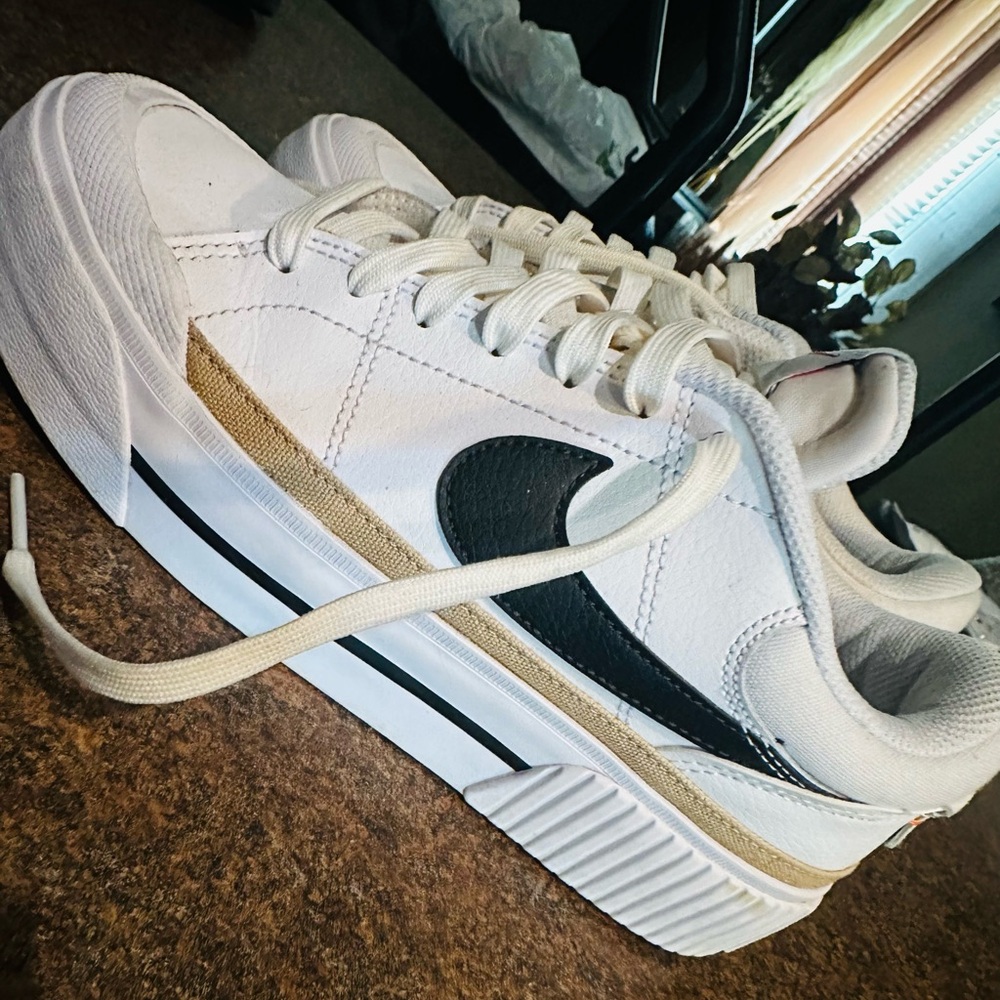 Nike Court Legacy Lift- Platform sneakers